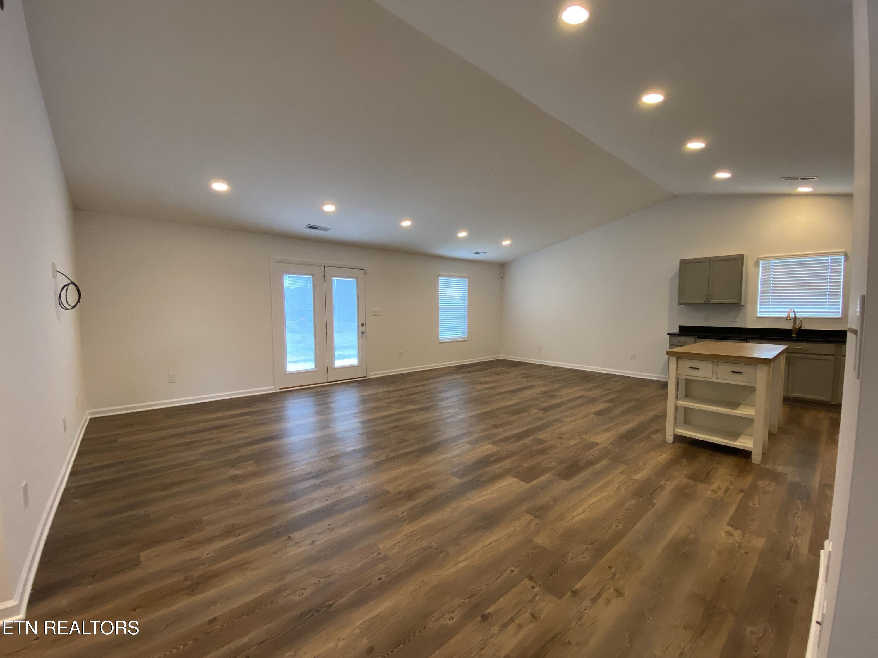 6534 Colossal Lane Corryton, TN 37721 - Photo 6 of 35 Great Room