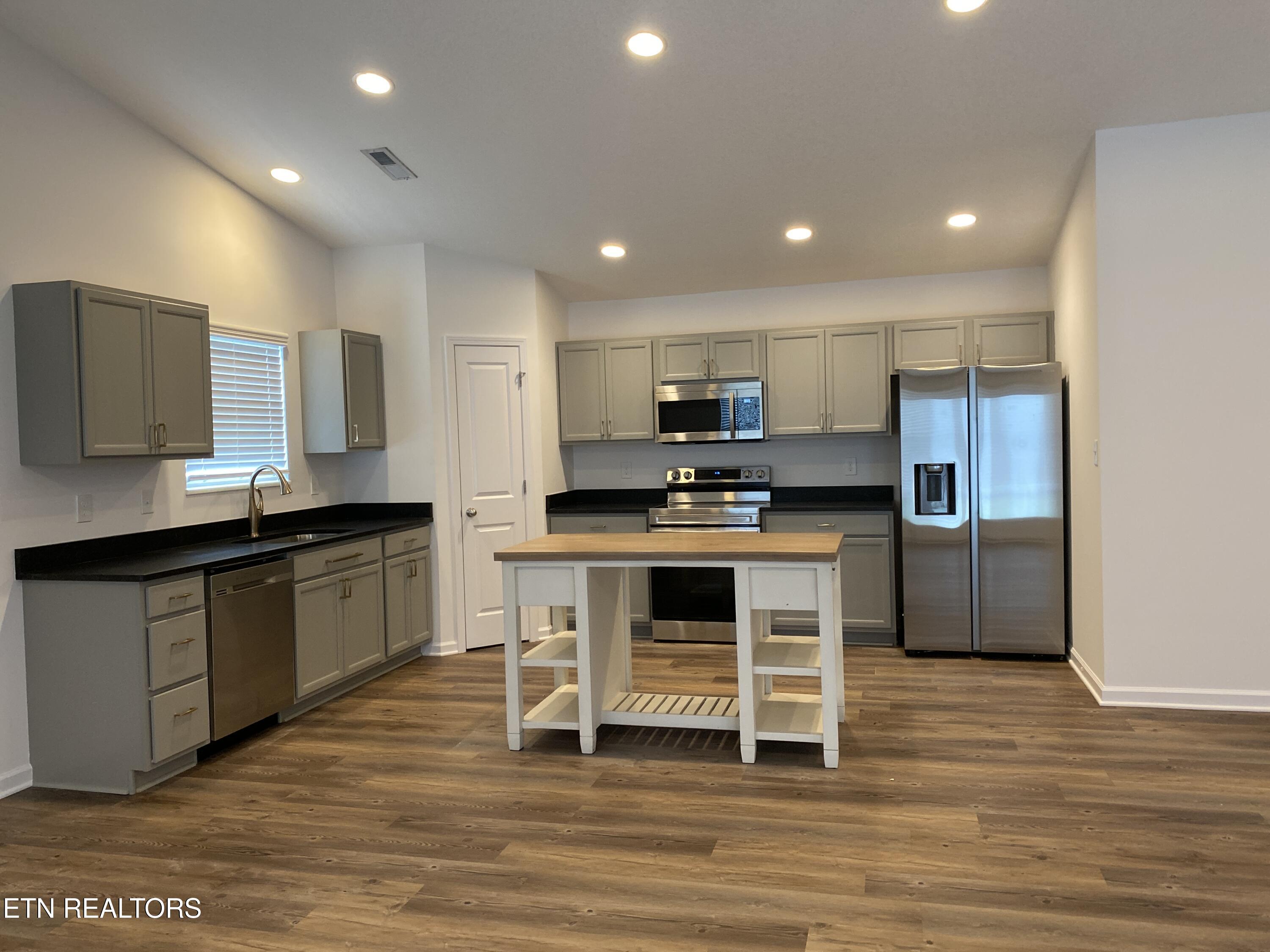 6534 Colossal Lane Corryton, TN 37721 - Photo 7 of 35 Kitchen
