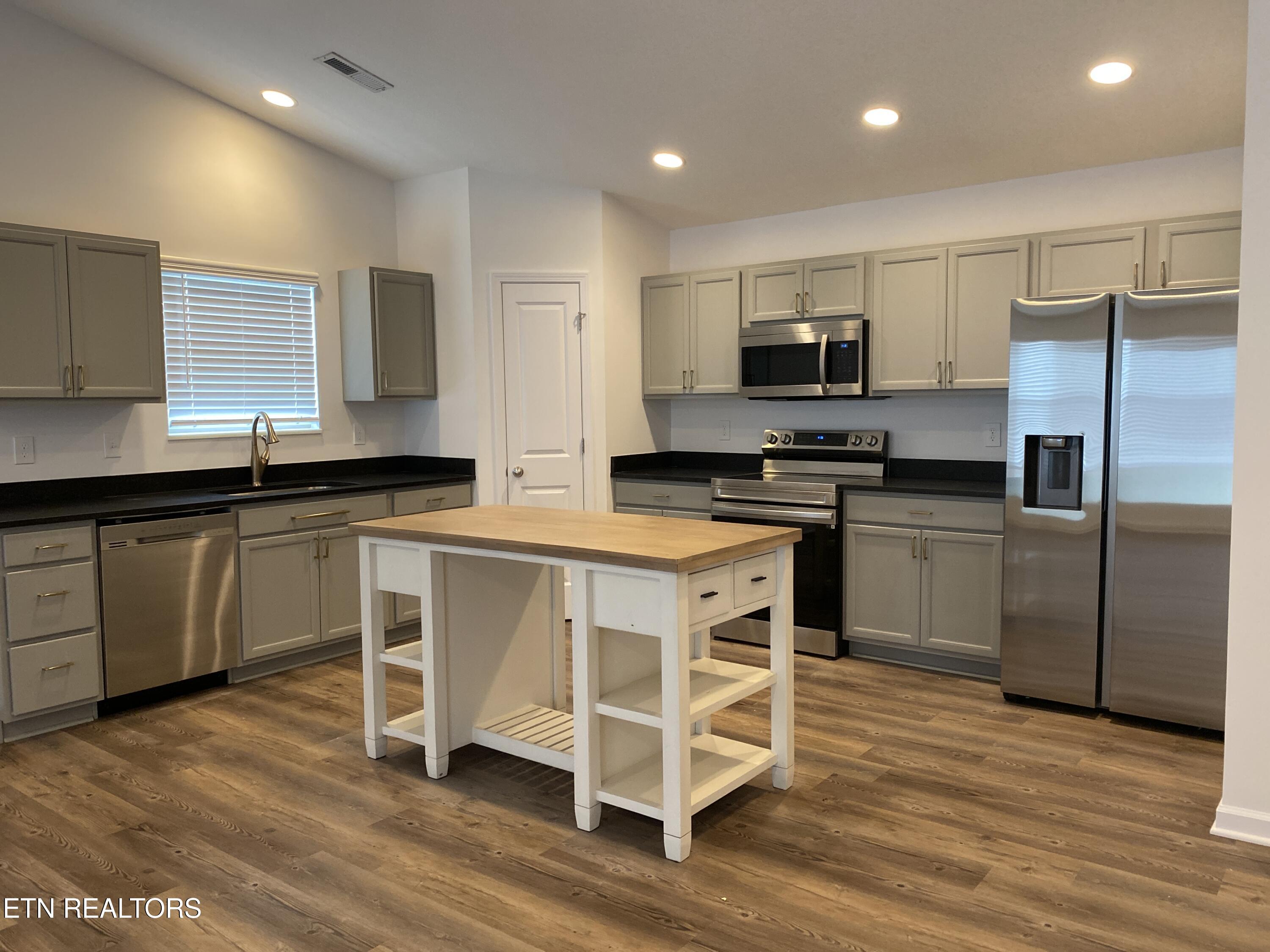 6534 Colossal Lane Corryton, TN 37721 - Photo 8 of 35 Kitchen