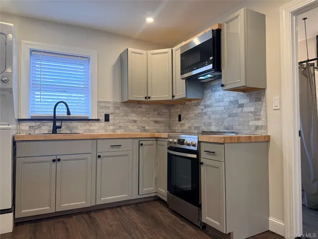 $2,300 | 247 Main Street, Unit 3, Northport, NY 11768