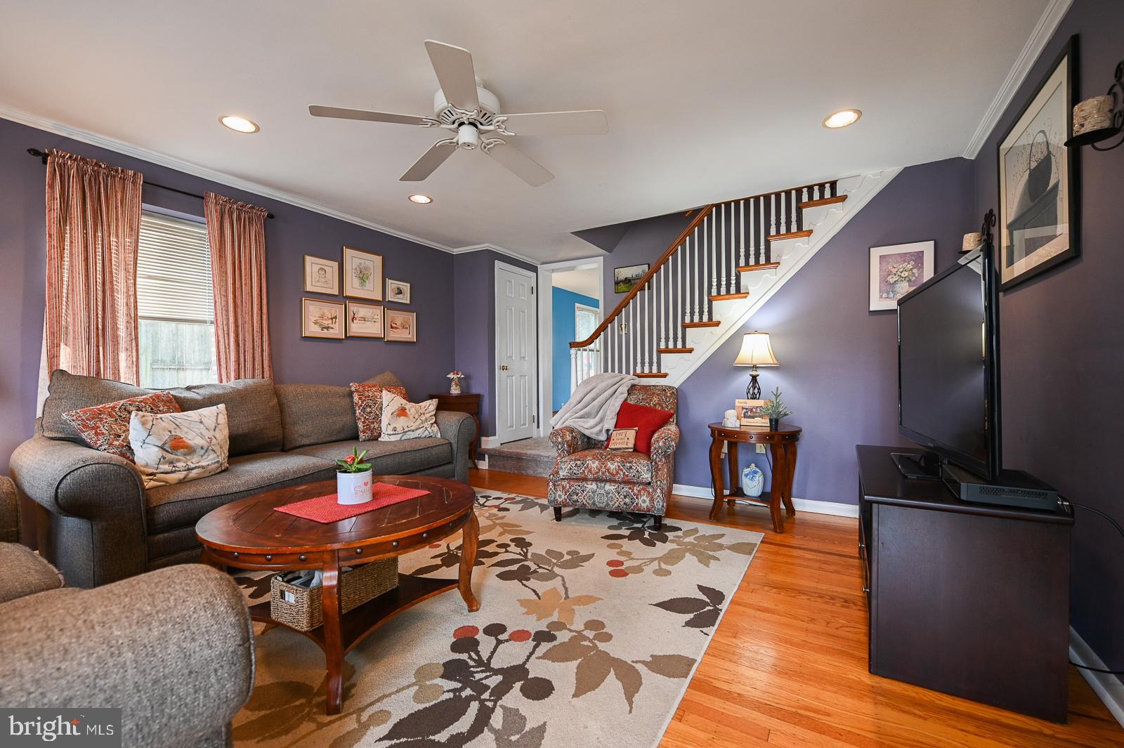 112 Congress Avenue Springfield, PA 19064 - Photo 13 of 28 Cozy Living Room