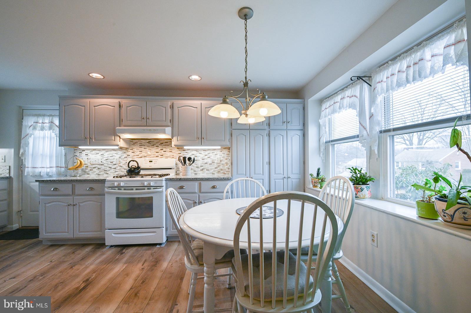 112 Congress Avenue Springfield, PA 19064 - Photo 7 of 28 Naturally Bright Kitchen