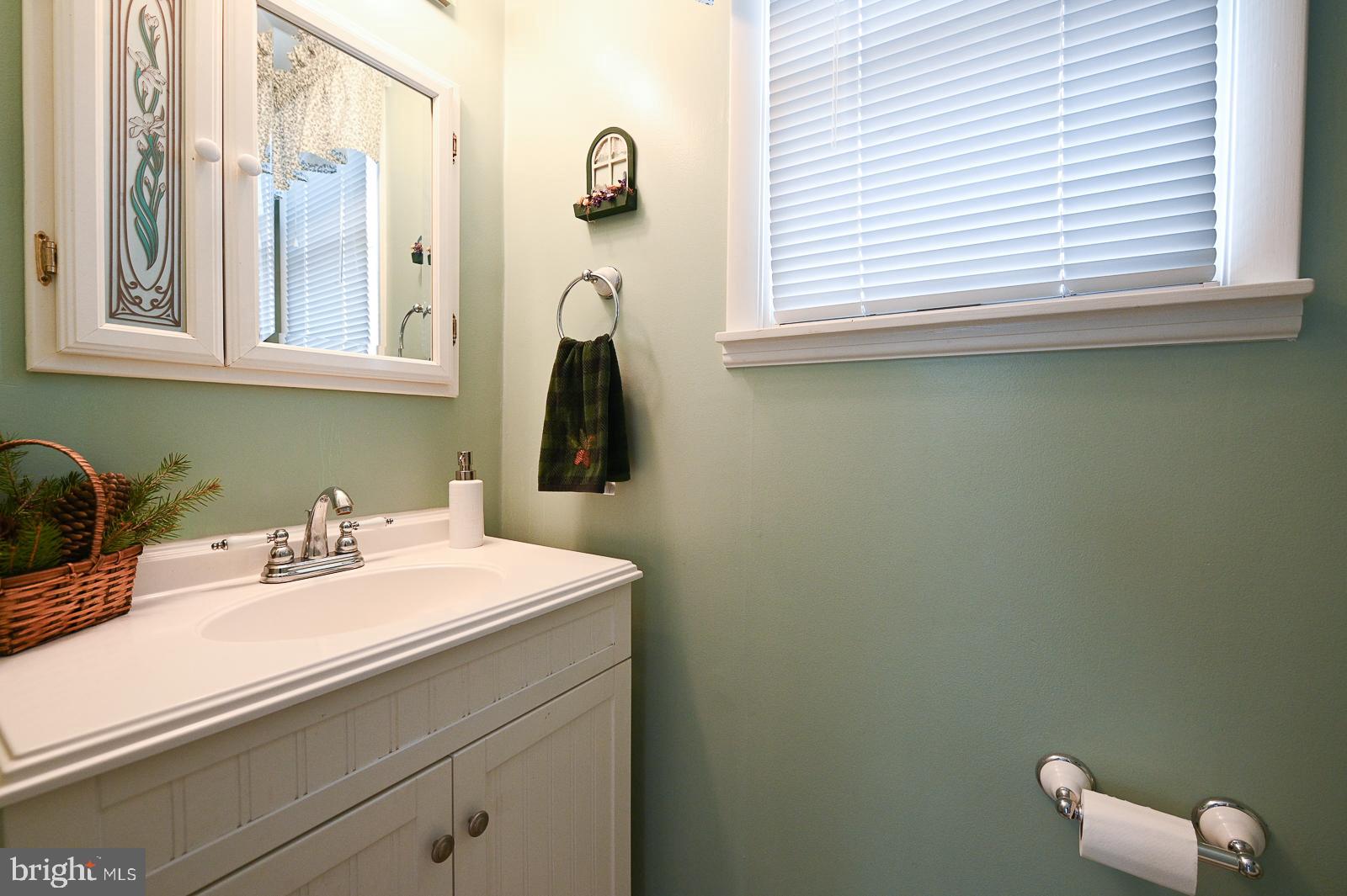 112 Congress Avenue Springfield, PA 19064 - Photo 9 of 28 Family Room Half Bath