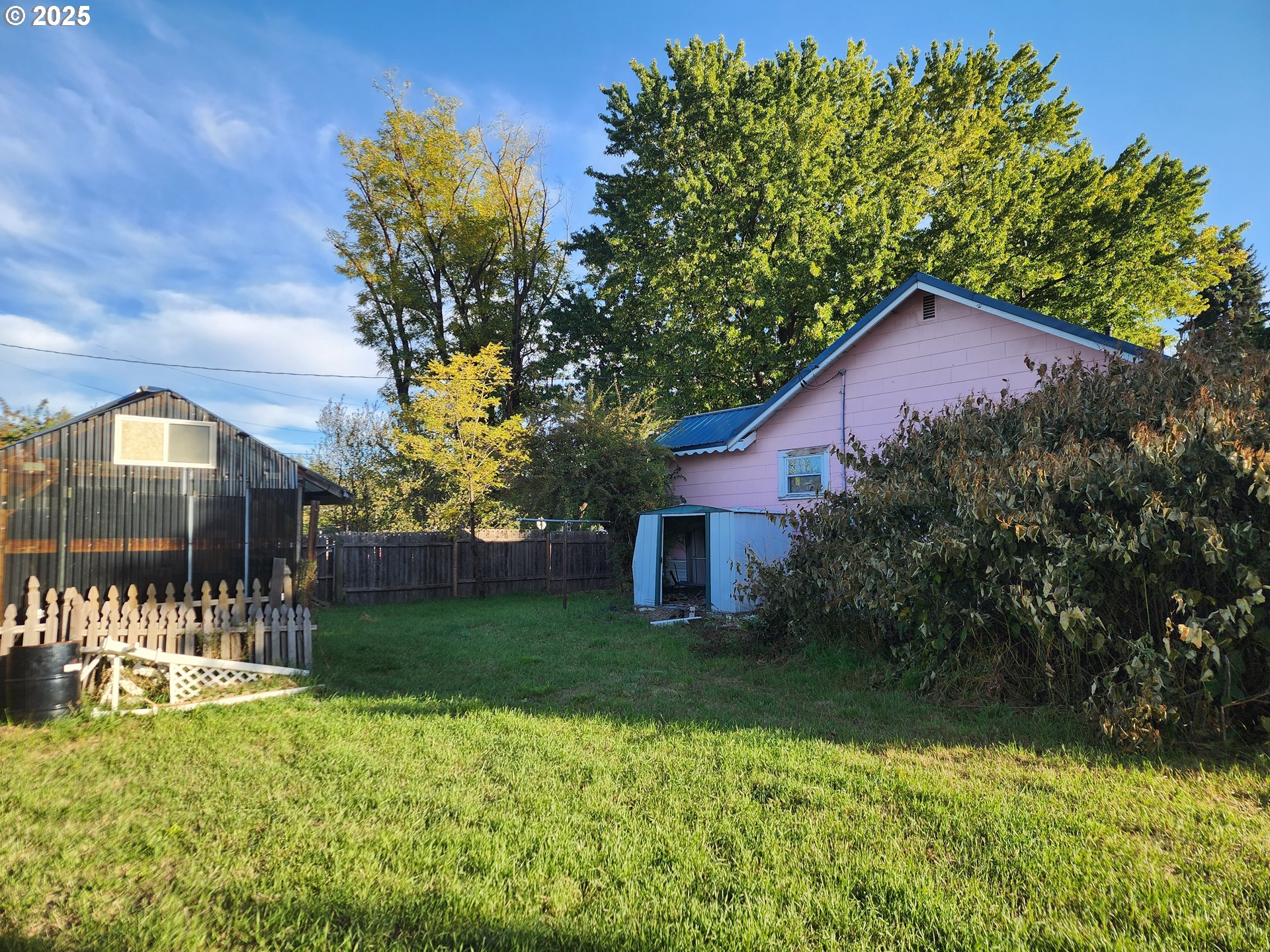 625 Baltimore Street Elgin, OR 97827 - Photo 11 of 17 a backyard of a house with lots of green space