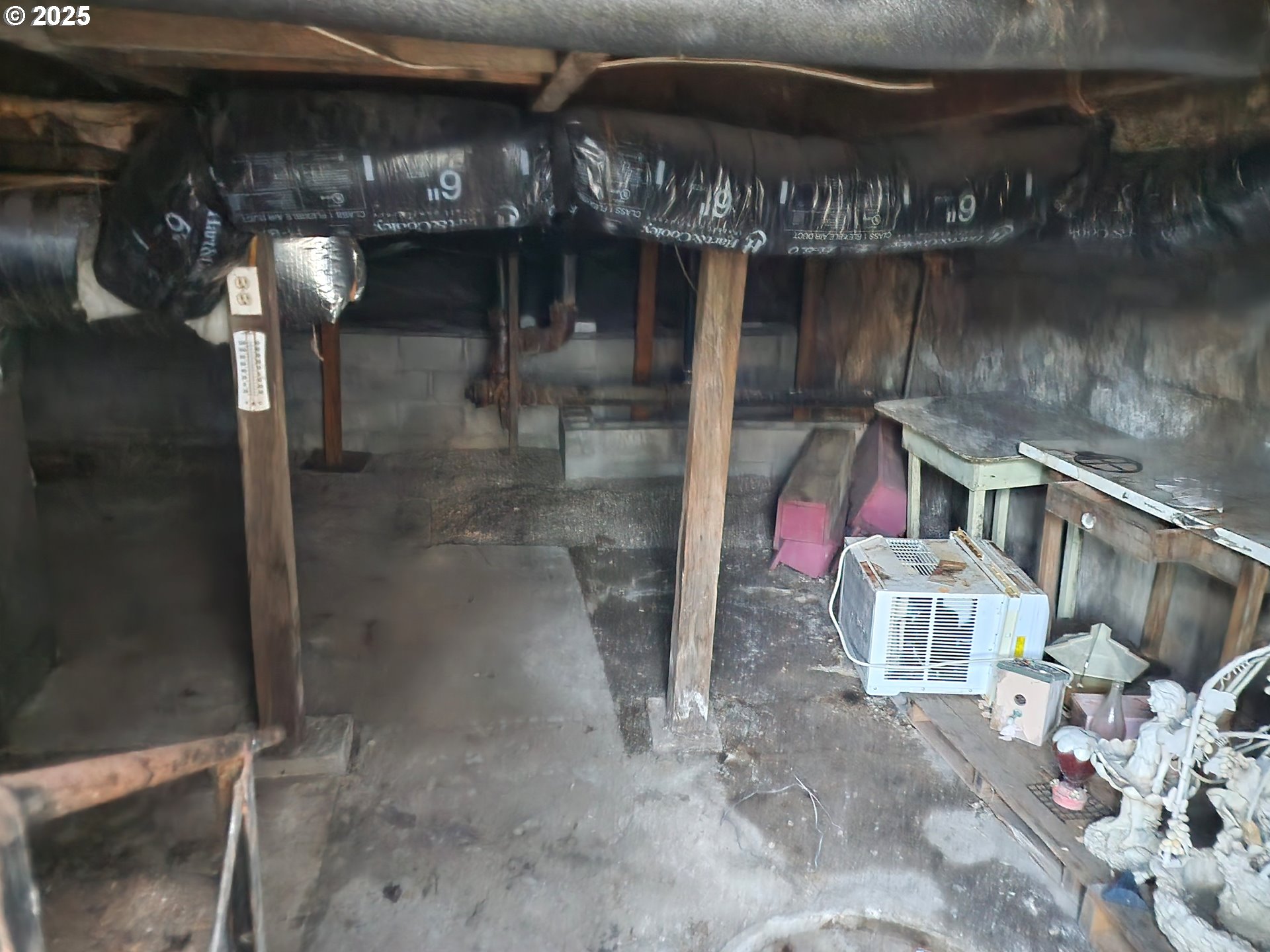 625 Baltimore Street Elgin, OR 97827 - Photo 17 of 17 a close view of water heater room