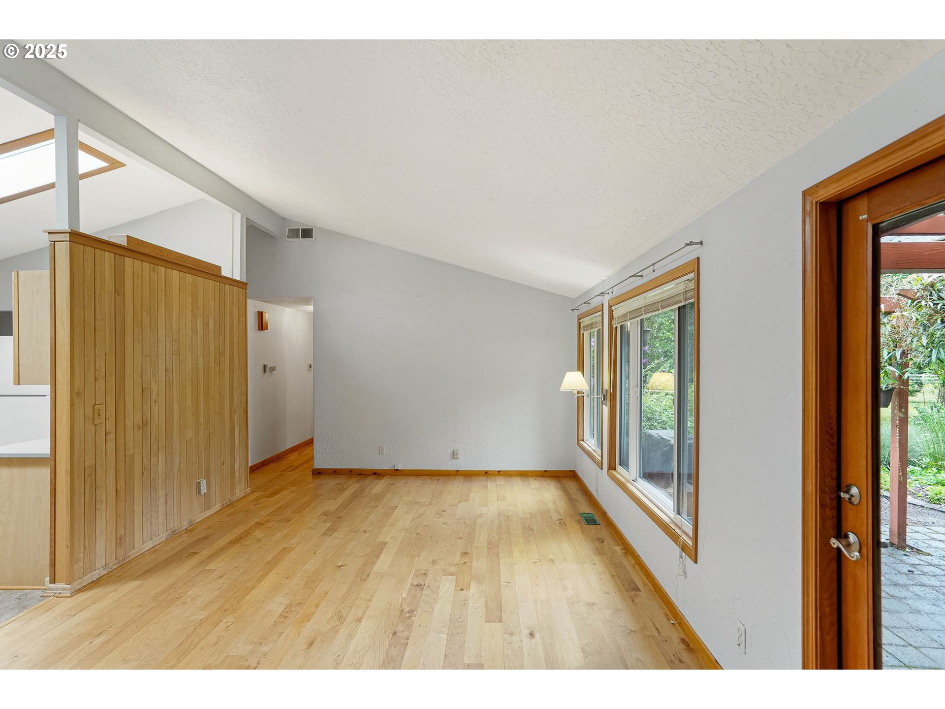 6786 Rochester Street Northeast Salem, OR 97305 - Photo 11 of 40