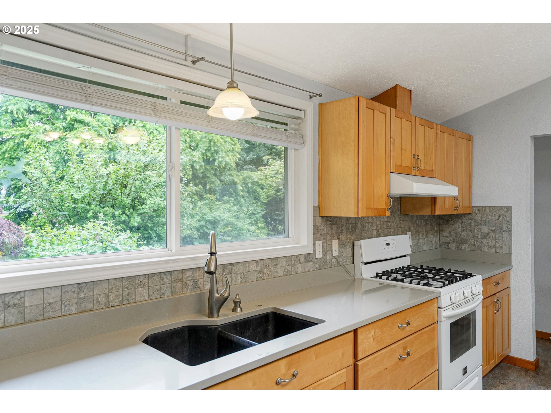 6786 Rochester Street Northeast Salem, OR 97305 - Photo 15 of 40