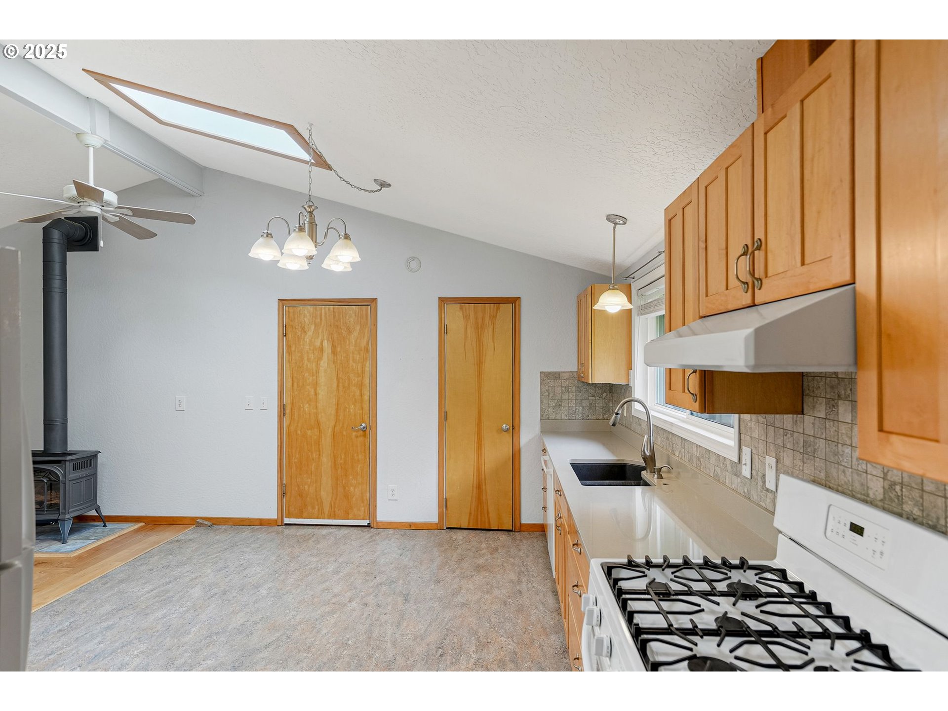 6786 Rochester Street Northeast Salem, OR 97305 - Photo 16 of 40