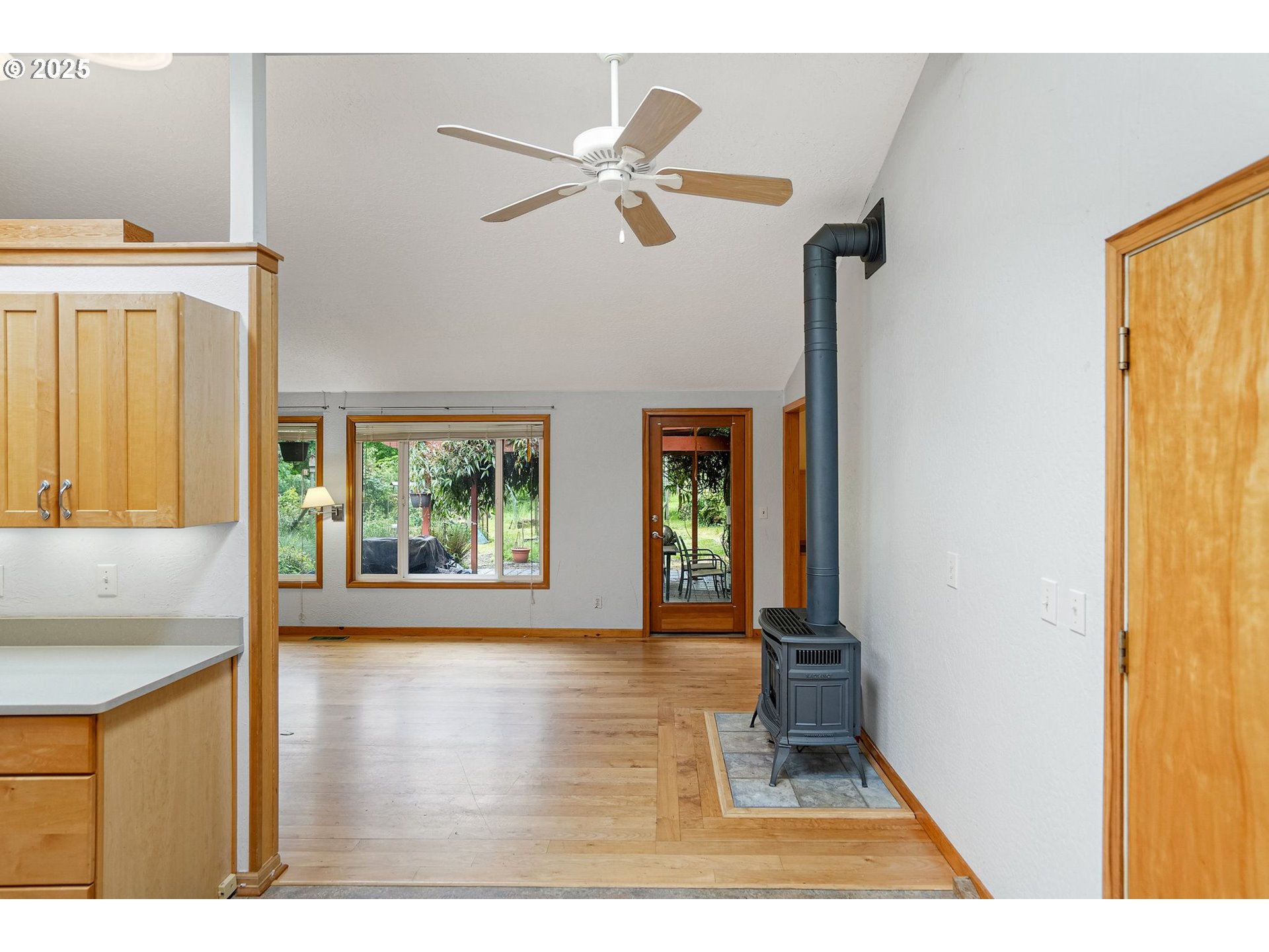 6786 Rochester Street Northeast Salem, OR 97305 - Photo 18 of 40