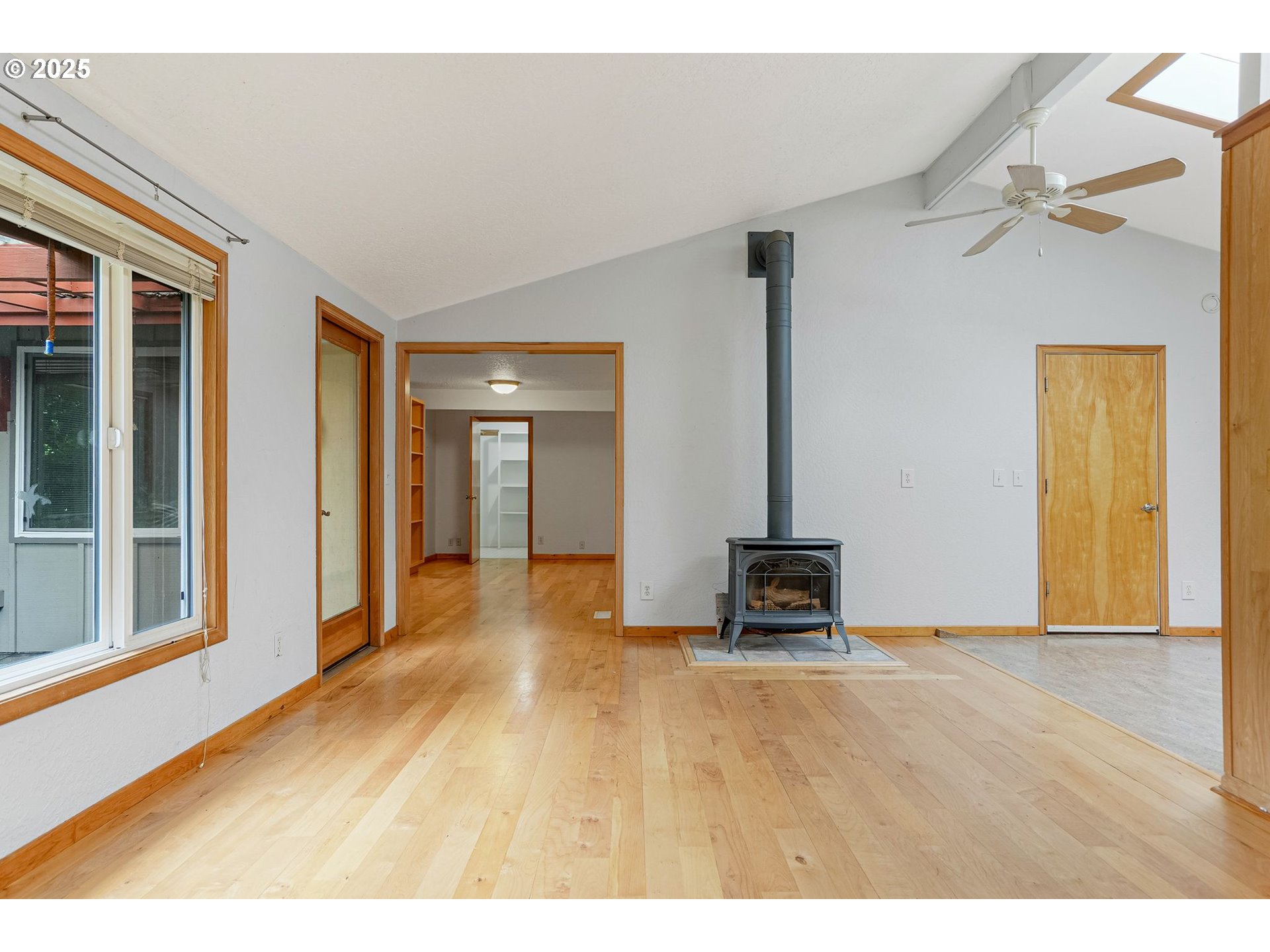 6786 Rochester Street Northeast Salem, OR 97305 - Photo 9 of 40