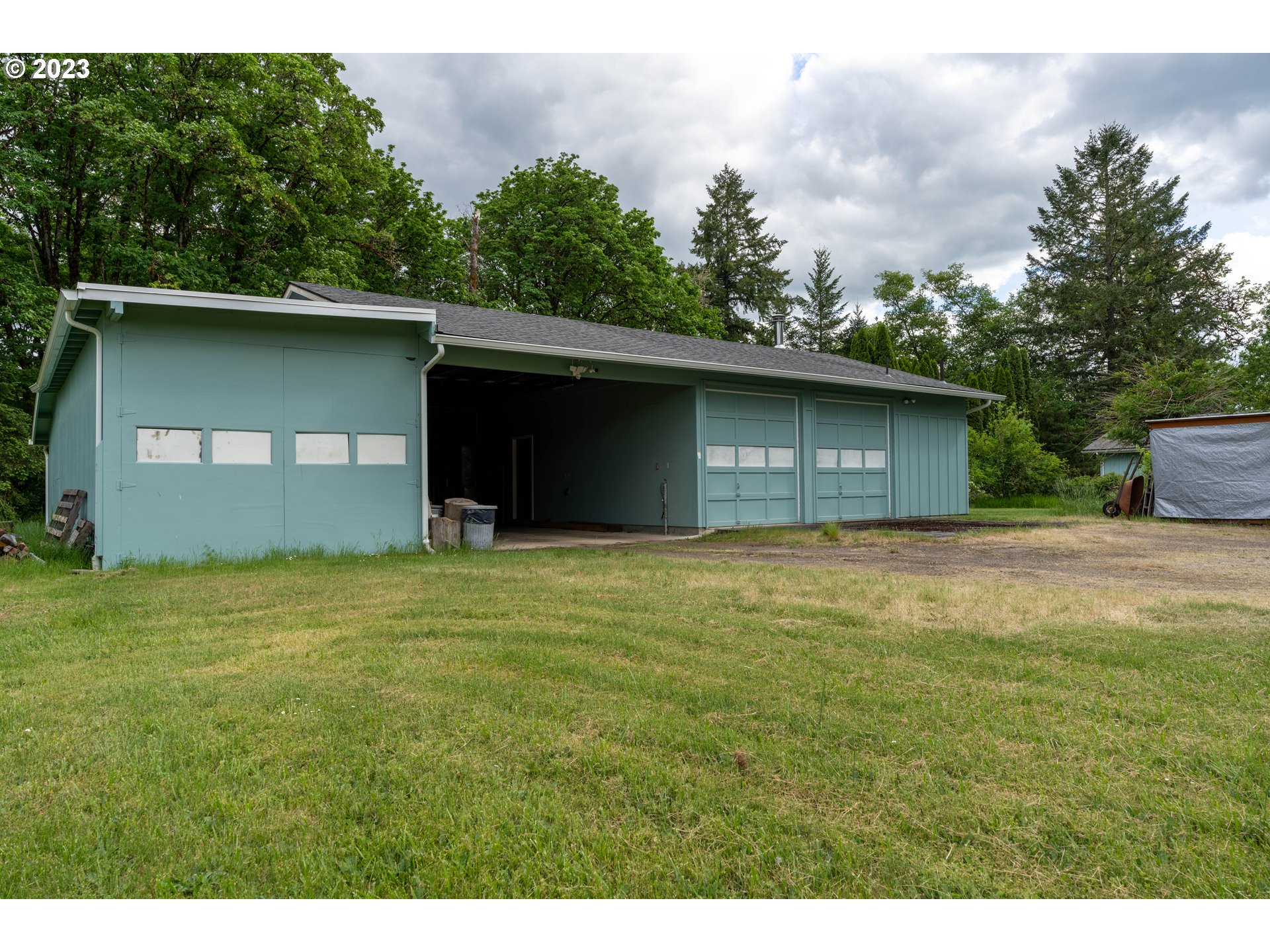 91237 Donna Road Springfield, OR 97478 - Photo 18 of 47 a house view with a outdoor space
