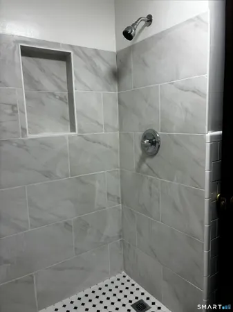 $2,500 | 175 Russell Street, Unit 2, Middletown, CT 06457