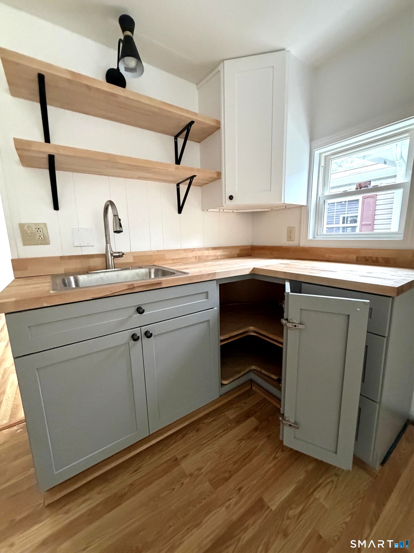 270 Boston Post Road Waterford, CT 06385 - Photo 3 of 11 Gallery Image 3