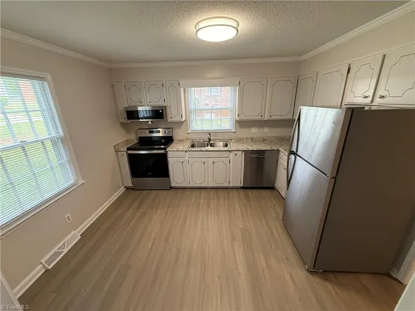 $1,095 | 110 Westgate Circle, Unit B, Winston-Salem, NC 27106