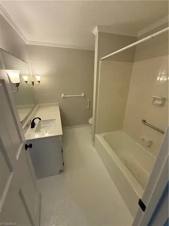 $1,095 | 110 Westgate Circle, Unit B, Winston-Salem, NC 27106