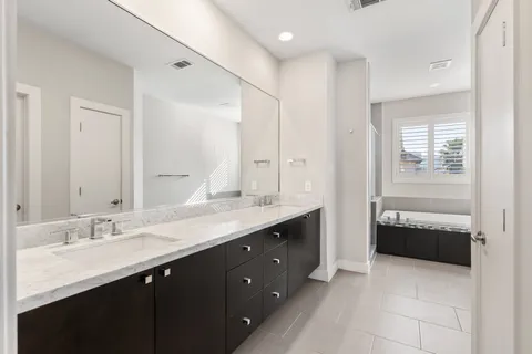 $679,900 | 5911 Rose Street, Houston, TX 77007