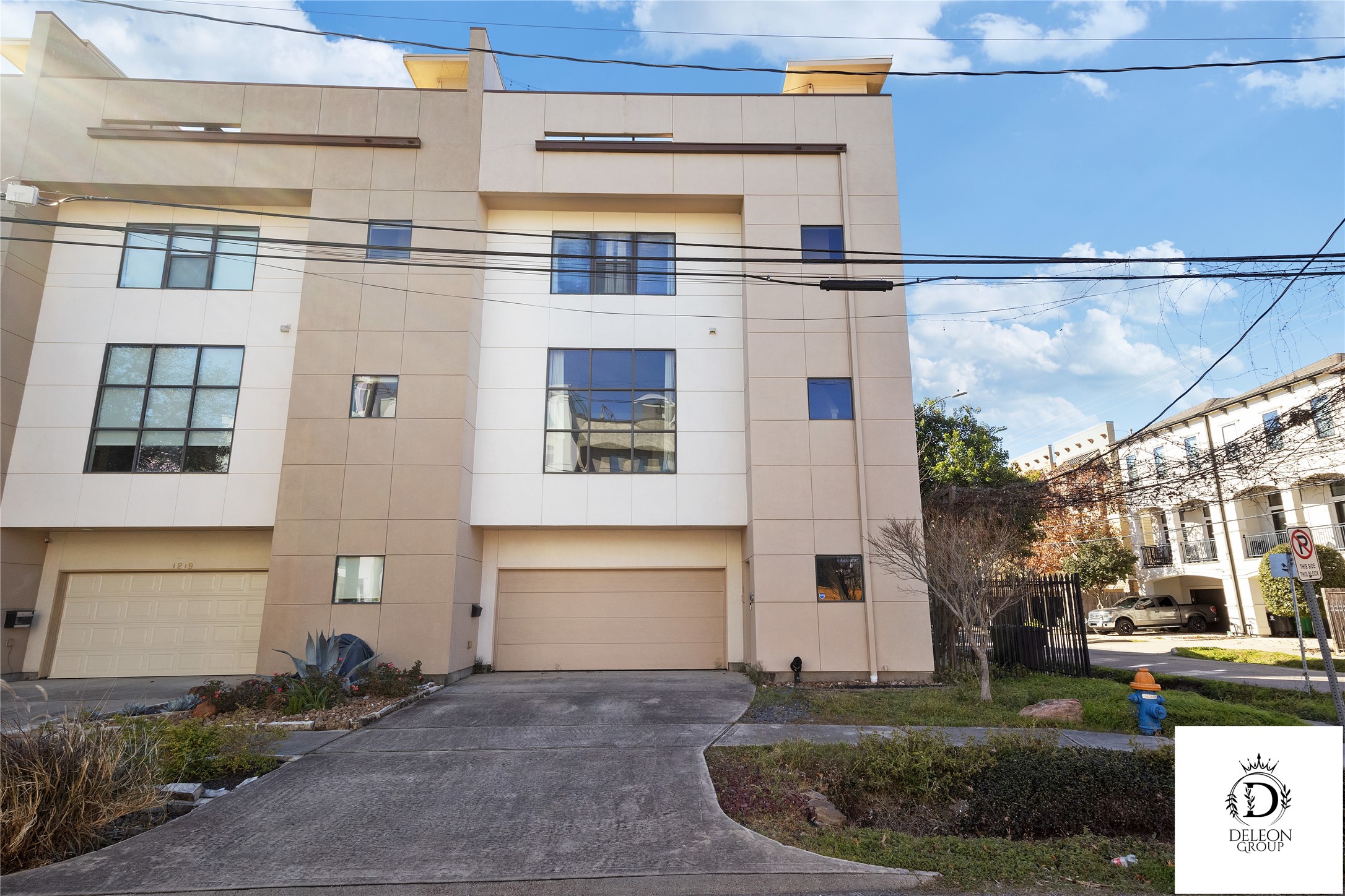 1223 Studer Street Houston, TX 77007 - Photo 2 of 32