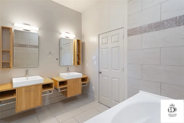 $5,000 | 1223 Studer Street, Houston, TX 77007