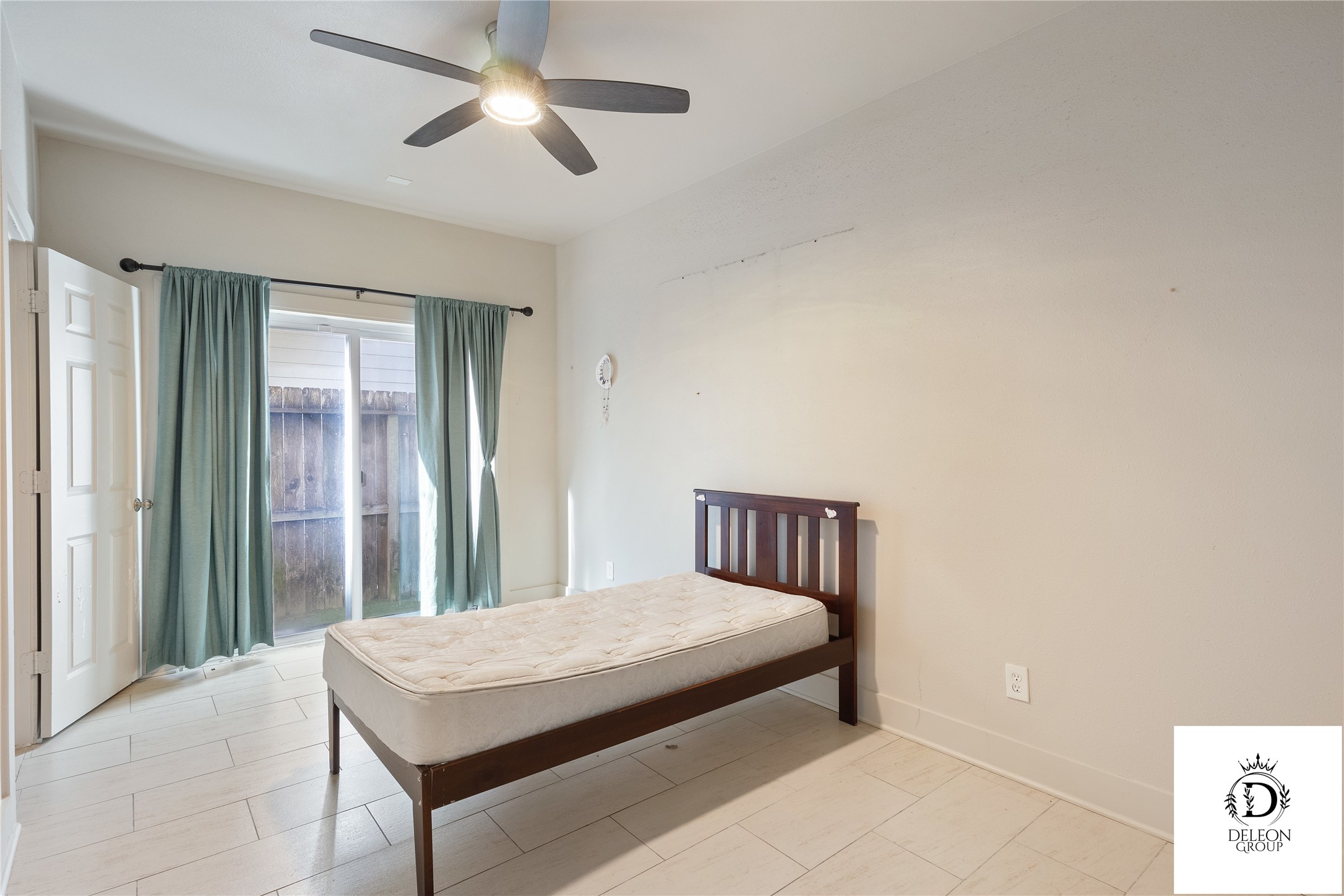 1223 Studer Street Houston, TX 77007 - Photo 8 of 32