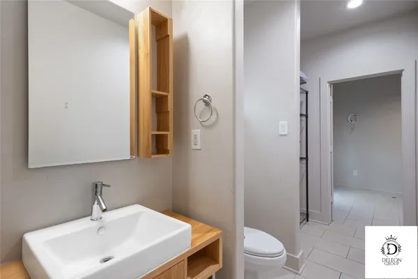 $5,000 | 1223 Studer Street, Houston, TX 77007