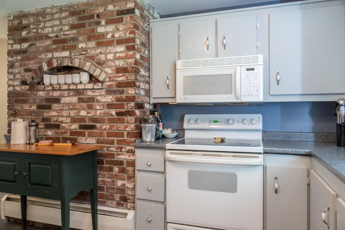 188 Bruce Hill Road Cumberland, ME 04021 - Photo 6 of 38 16-Kitchen2
