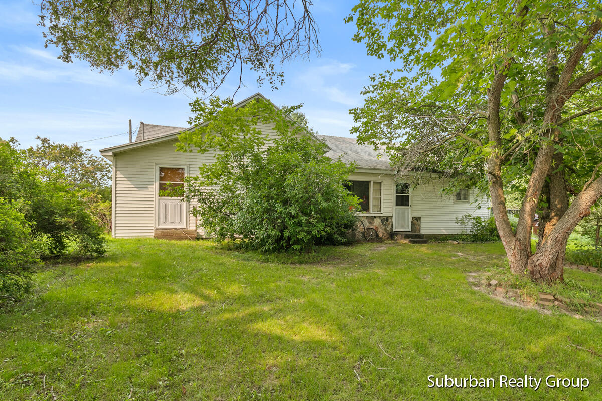 1569 South Sheridan Road Stanton, MI 48888 - Photo 3 of 29 img_1000