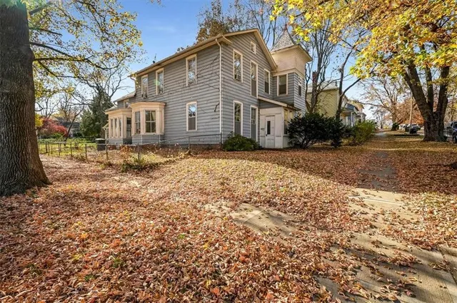 $269,900 | 601 Congress Street, Leavenworth, KS 66048