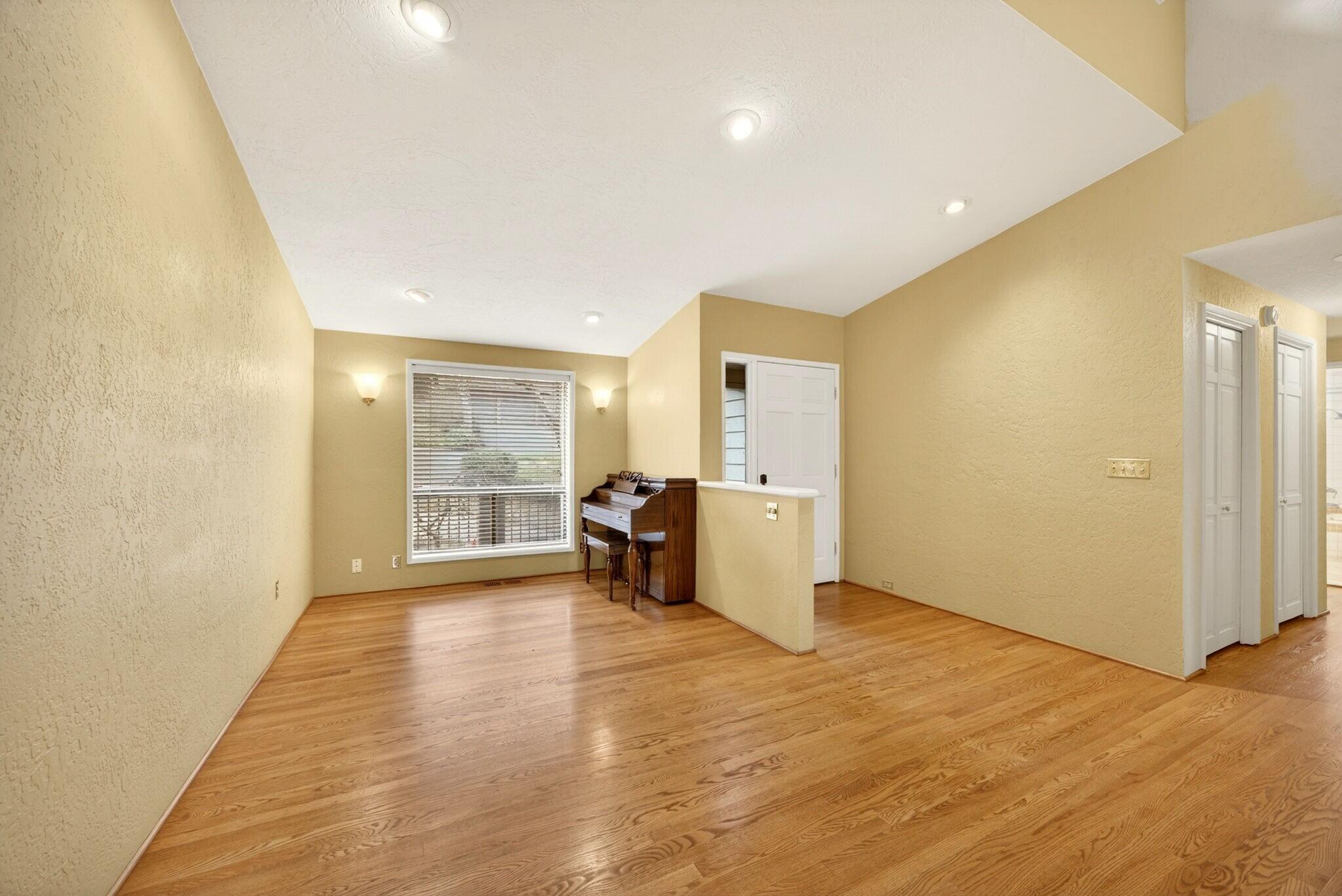 2585 Freedom Way Medford, OR 97504 - Photo 14 of 66
