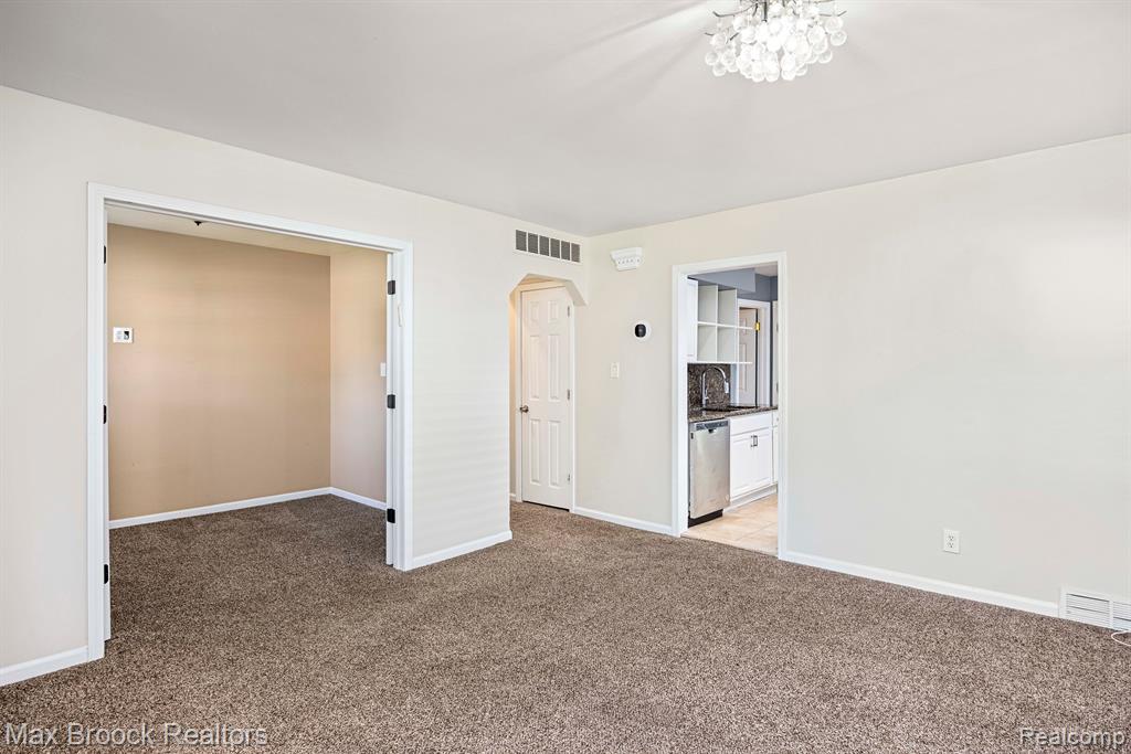 15711 West 14 Mile Road Franklin, MI 48025 - Photo 6 of 18