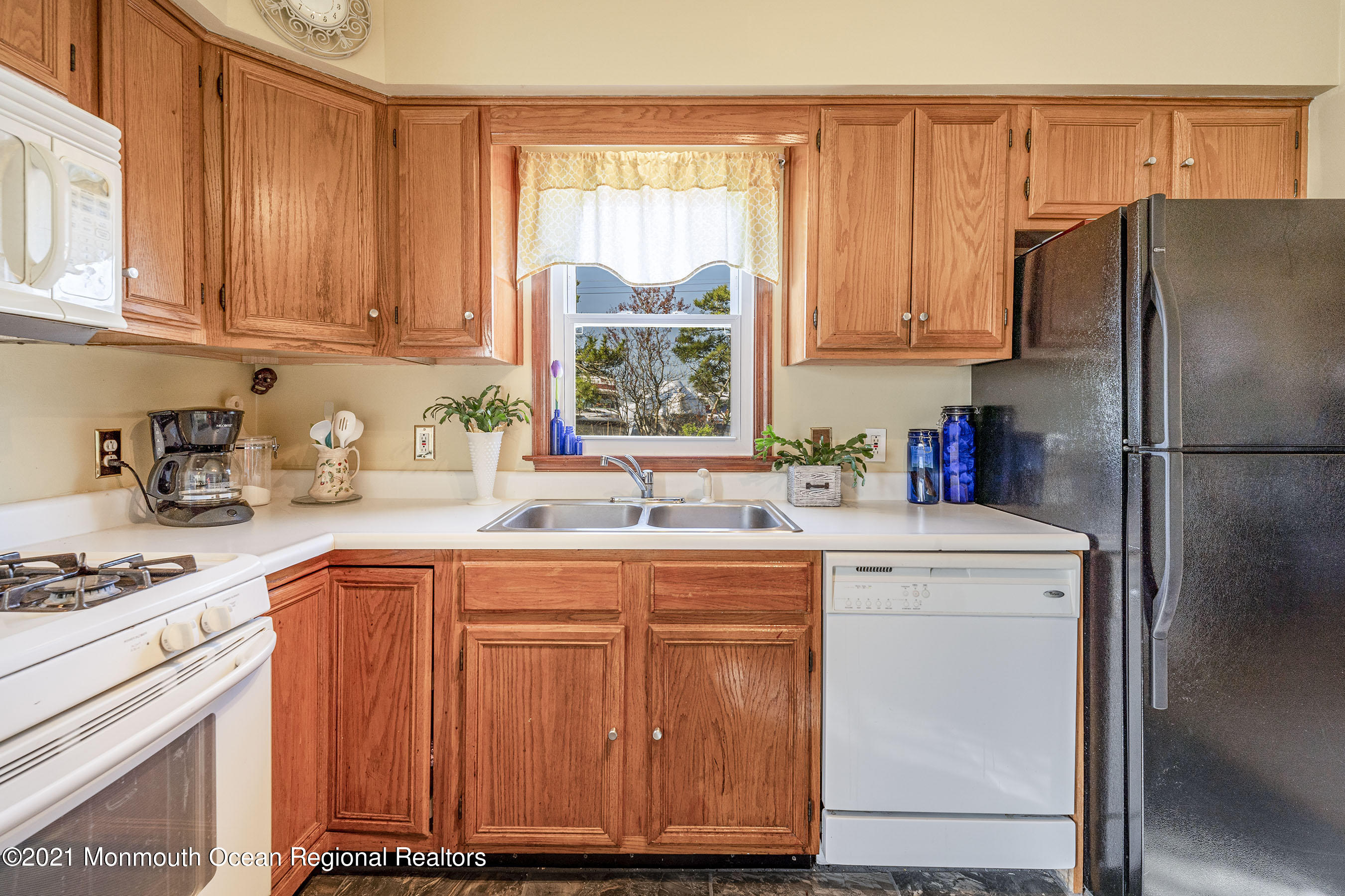 124 Marine Road Waretown, NJ 08758 - Photo 11 of 23 Kitchen1d