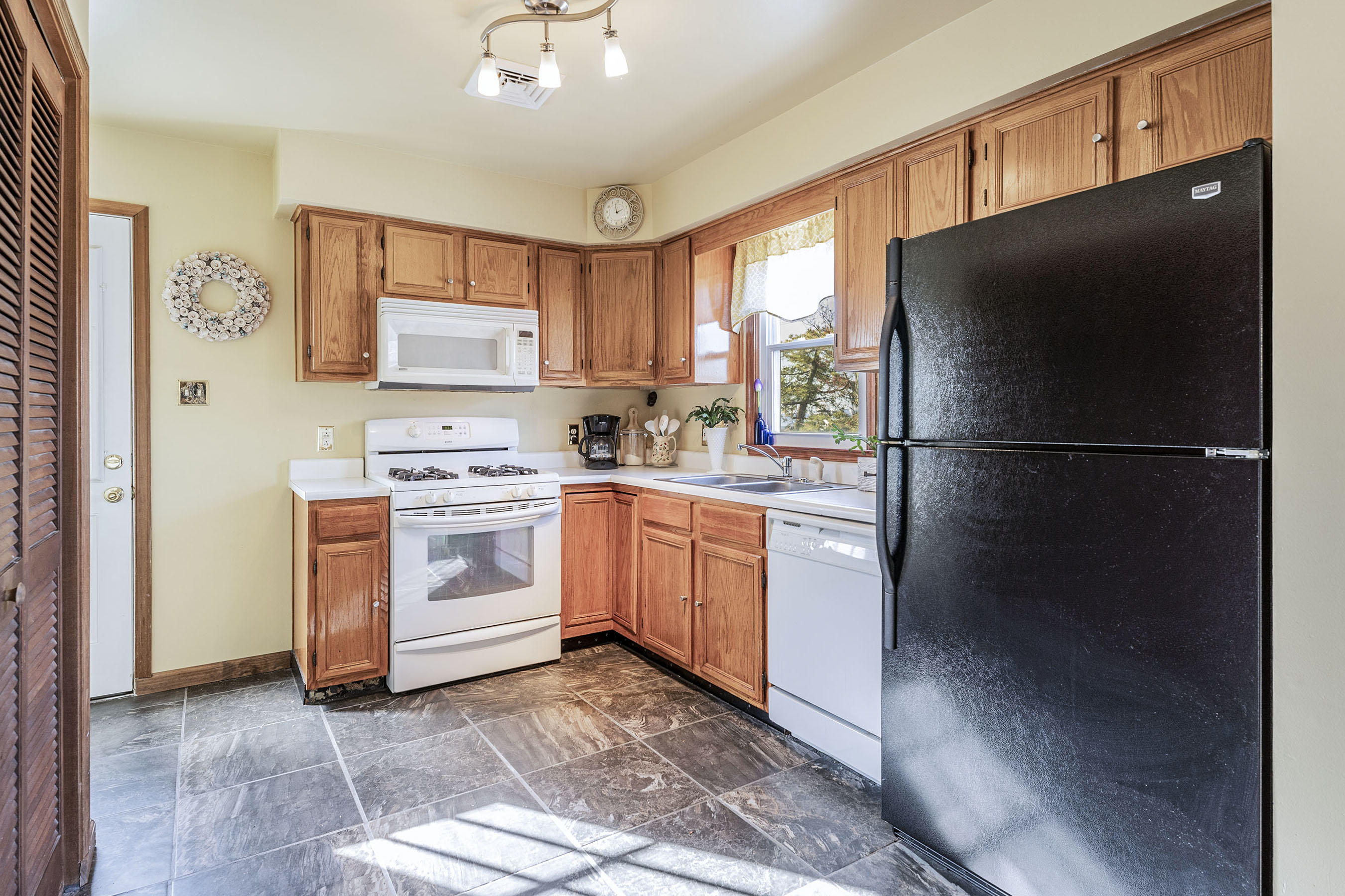 124 Marine Road Waretown, NJ 08758 - Photo 9 of 23 Kitchen1