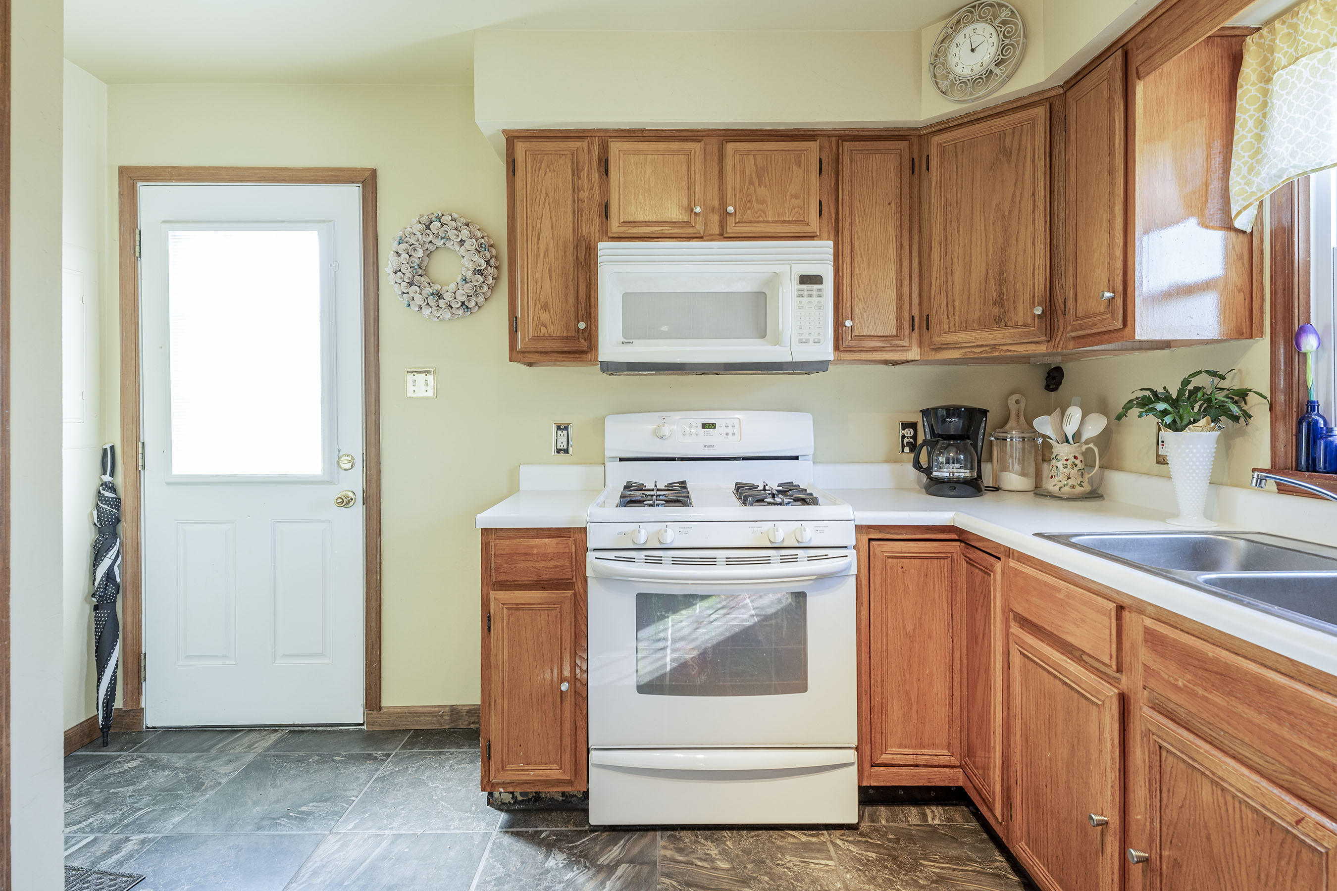 124 Marine Road Waretown, NJ 08758 - Photo 10 of 23 Kitchen1b