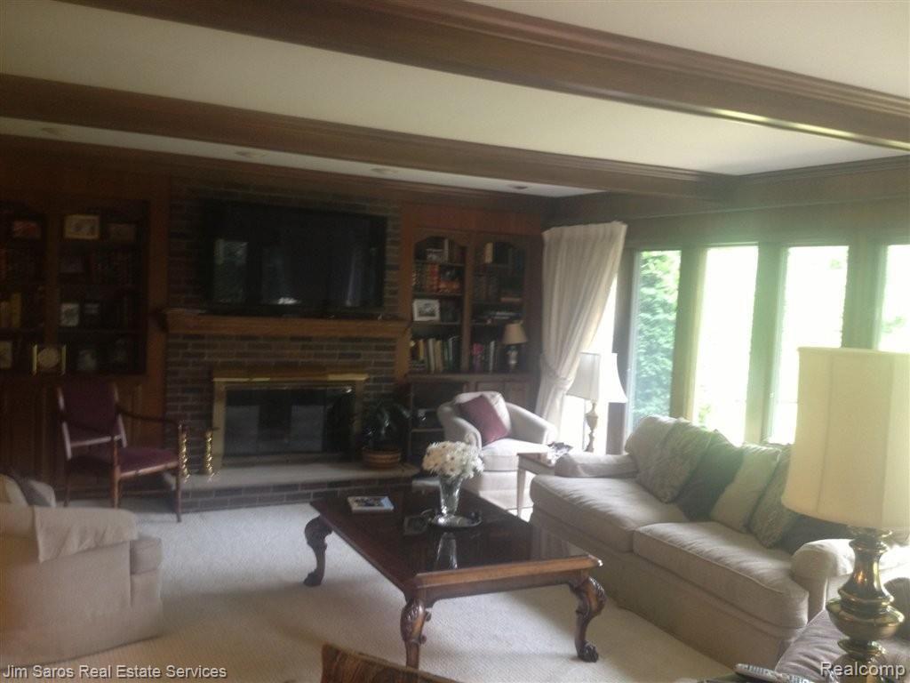 560 Shelden Road Grosse Pointe, MI 48236 - Photo 4 of 24 IMG_2126.JPG