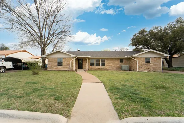 $198,500 | 1405 West Wheeler Street, Breckenridge, TX 76424