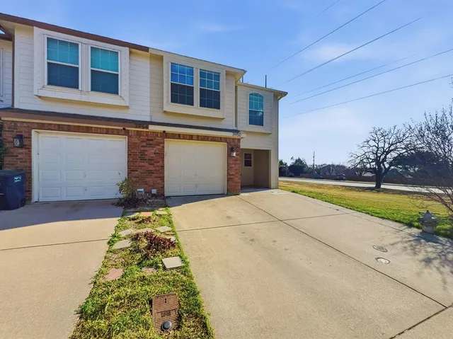 $2,000 | 3950 Seaside Court, Fort Worth, TX 76040