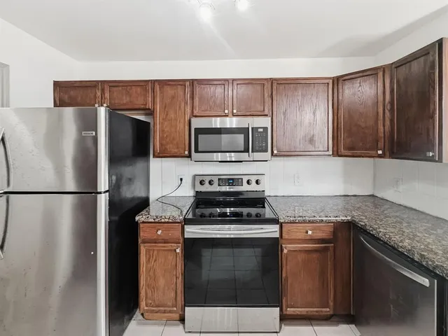 $2,000 | 3950 Seaside Court, Fort Worth, TX 76040