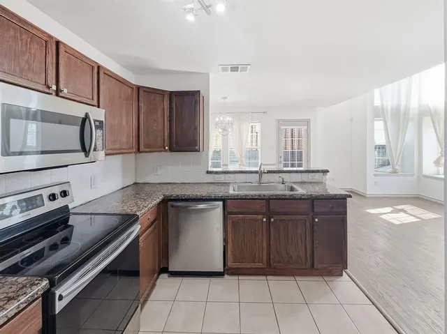 $2,000 | 3950 Seaside Court, Fort Worth, TX 76040