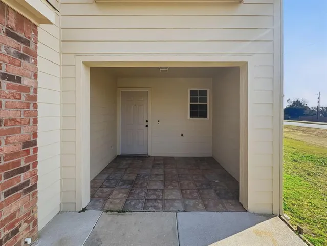 $2,000 | 3950 Seaside Court, Fort Worth, TX 76040