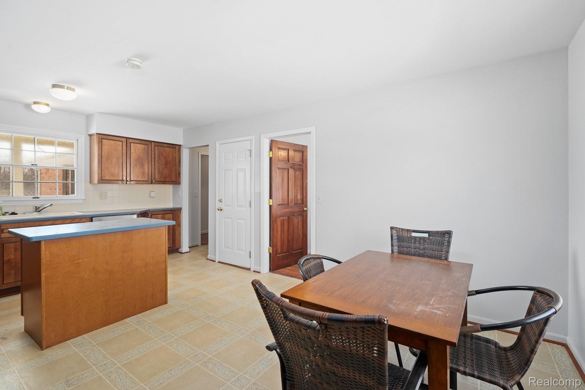 755 East Long Lake Road Troy, MI 48085 - Photo 25 of 39 25-web-or-mls-755 East Long Lake Road Troy - 24.jpg
