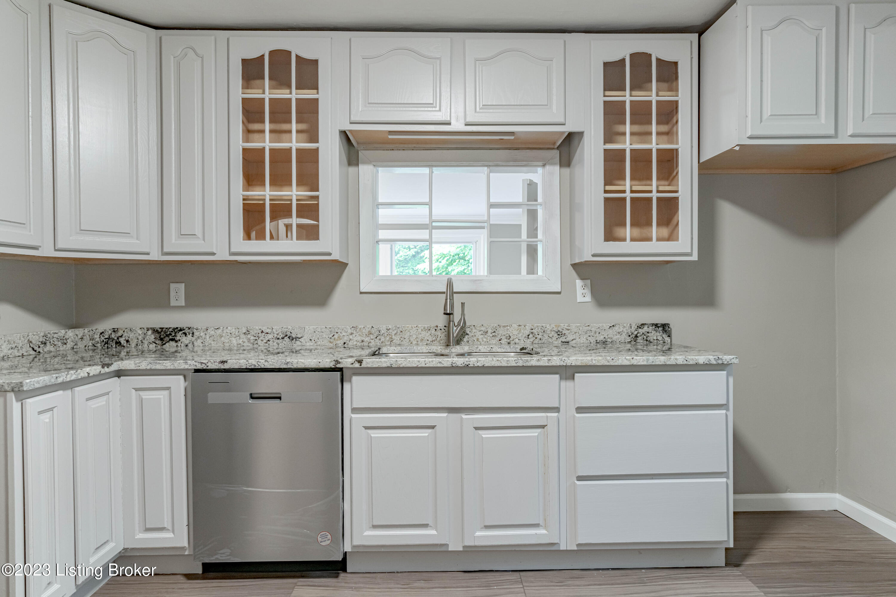 6002 Pendleton Road Louisville, KY 40272 - Photo 16 of 66 DSC02156