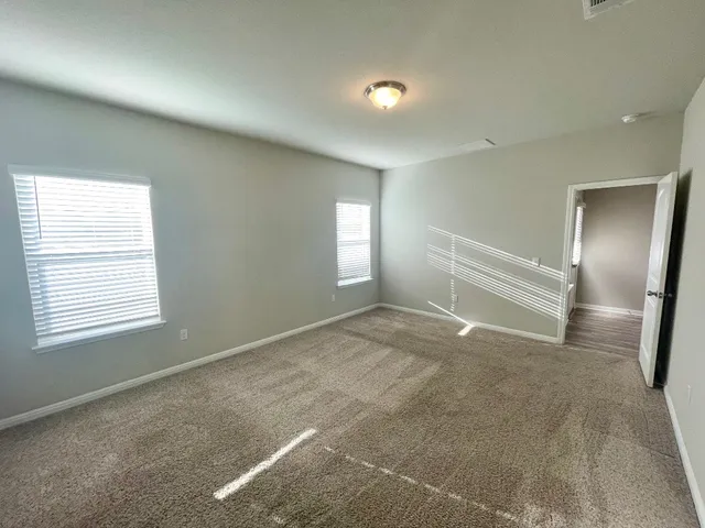 a view of empty room with window