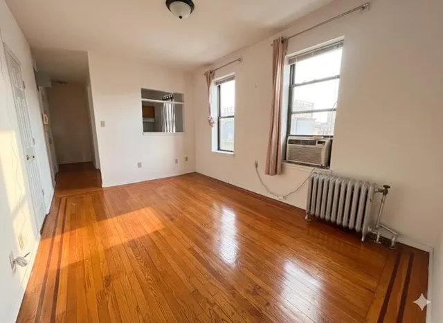 $2,850 | 27-08 39th Avenue, Unit 3F | Long Island City
