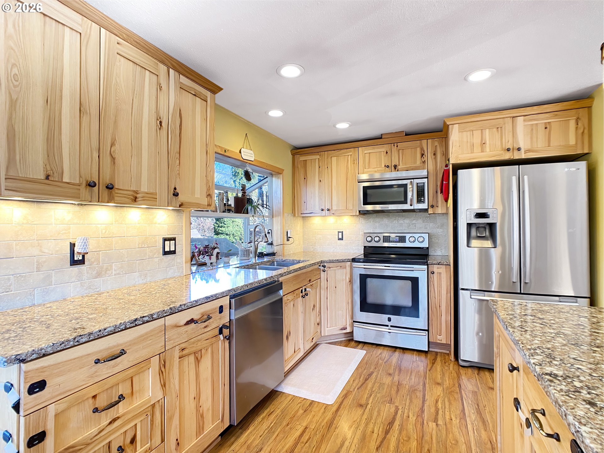3877 Northeast 3rd Street Gresham, OR 97030 - Photo 8 of 30 Kitchen