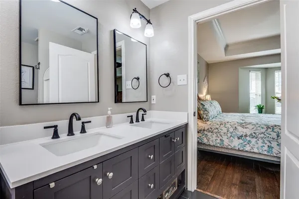a en suite bathroom with a double vanity sink and a mirror