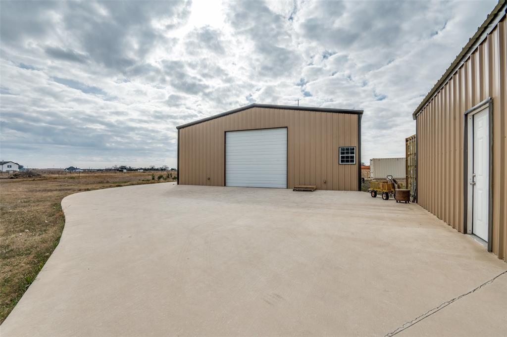 140 Hollis Road Waxahachie, TX 75167 - Photo 28 of 40 a view of a terrace with sky view