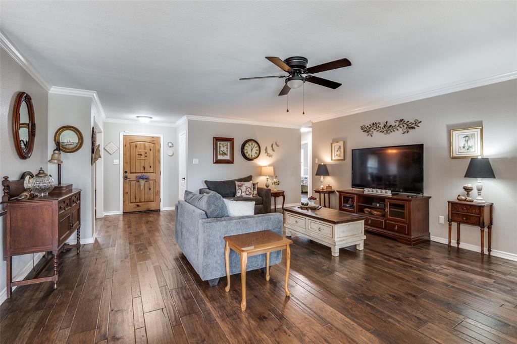 140 Hollis Road Waxahachie, TX 75167 - Photo 3 of 40 a living room with furniture and a flat screen tv