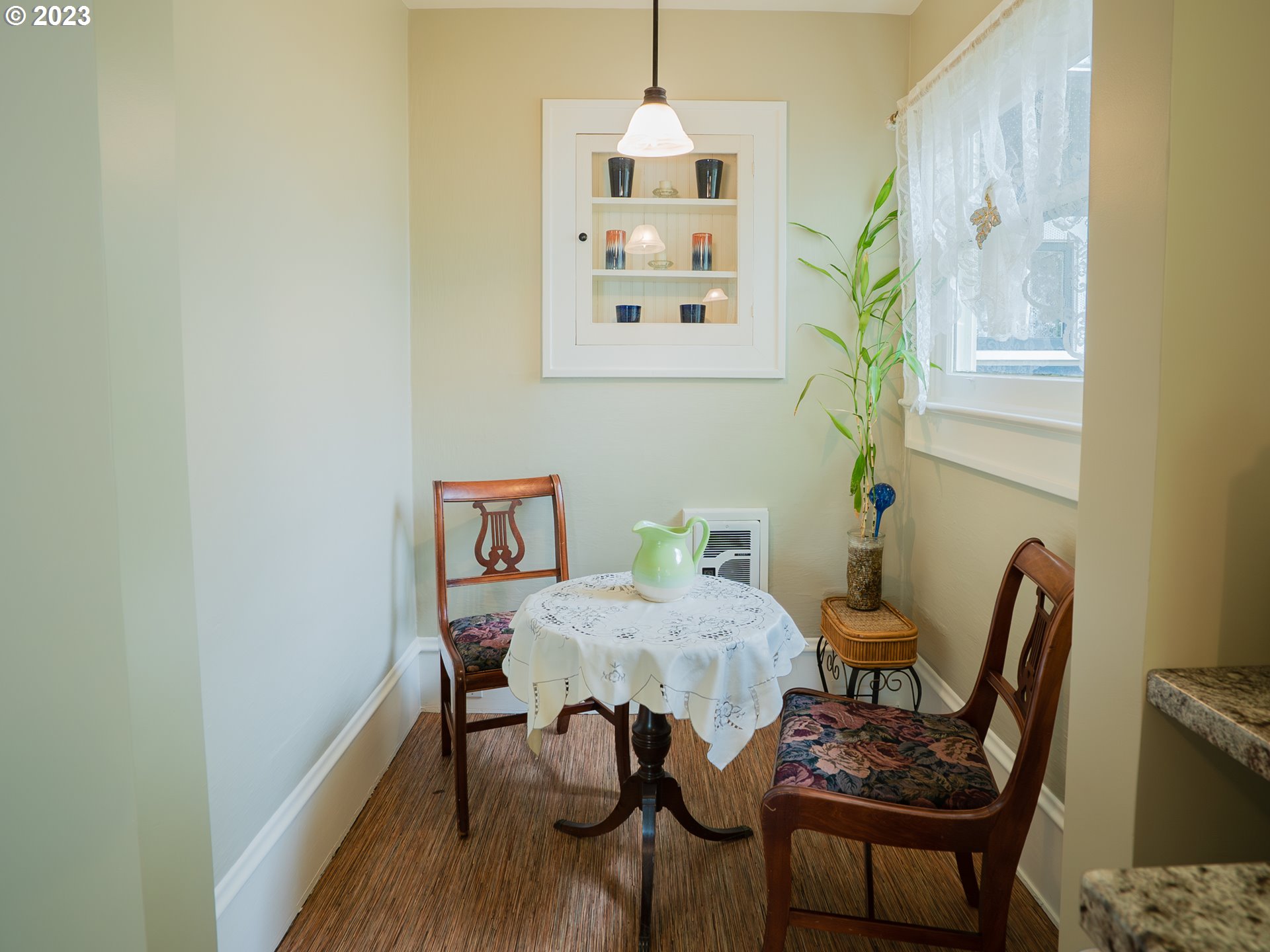 724 D Street Springfield, OR 97477 - Photo 16 of 36 a dining room with furniture and window