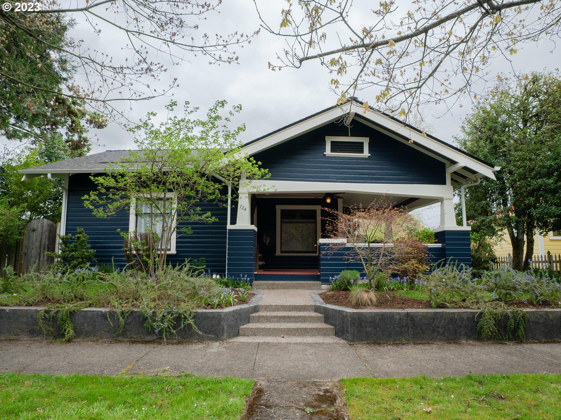 724 D Street Springfield, OR 97477 - Photo 2 of 36 a front view of house with yard and green space