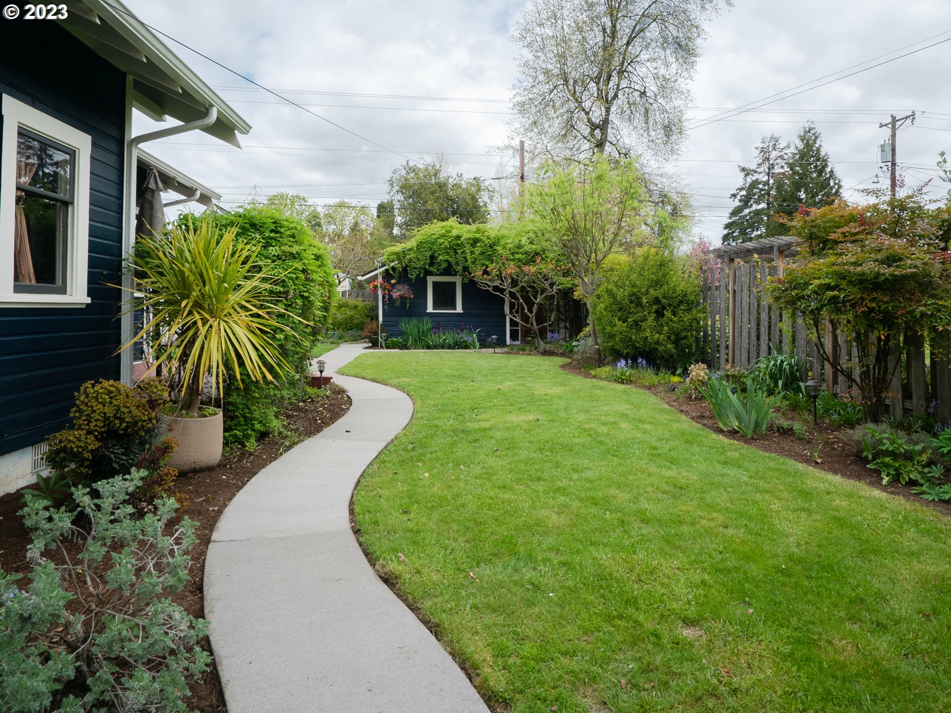 724 D Street Springfield, OR 97477 - Photo 30 of 36 a view of a garden with potted plants