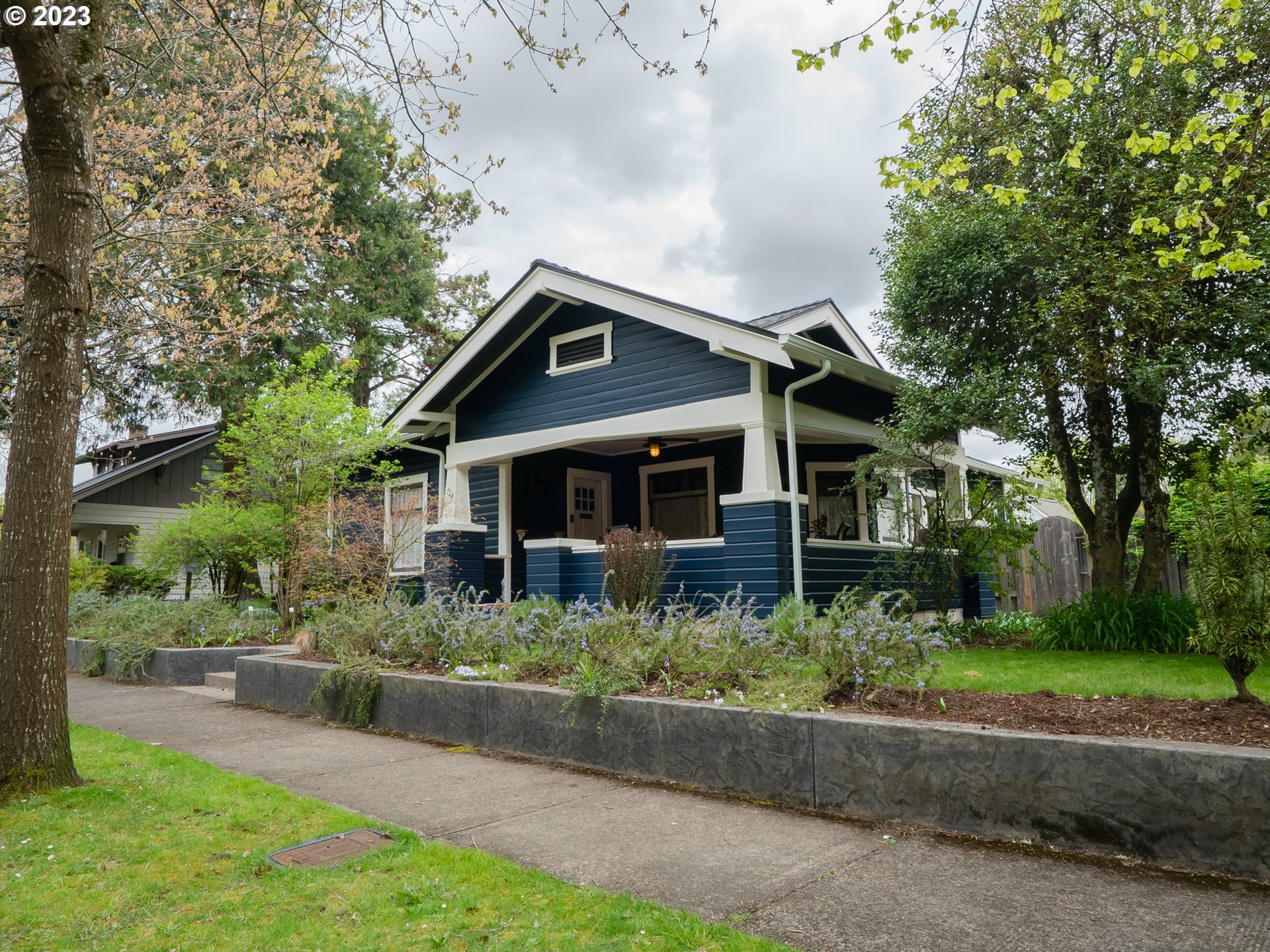 724 D Street Springfield, OR 97477 - Photo 3 of 36 a front view of a house with a yard